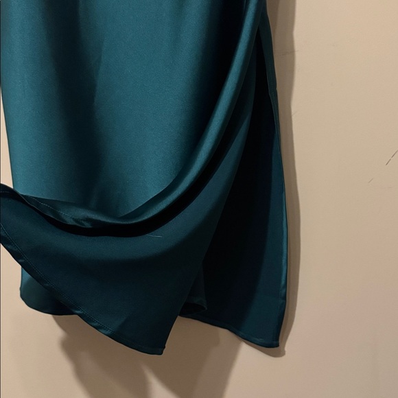 NWOT- Petal & Pup Cyprus Satin Slipdress, Emerald Green, size 14 - Picture 9 of 12